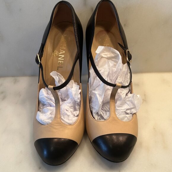 CHANEL T Strap Mary Jane Cap Toe Heels Black Tan Leather CC Logo Pumps 38.8 US8 - Picture 16 of 16